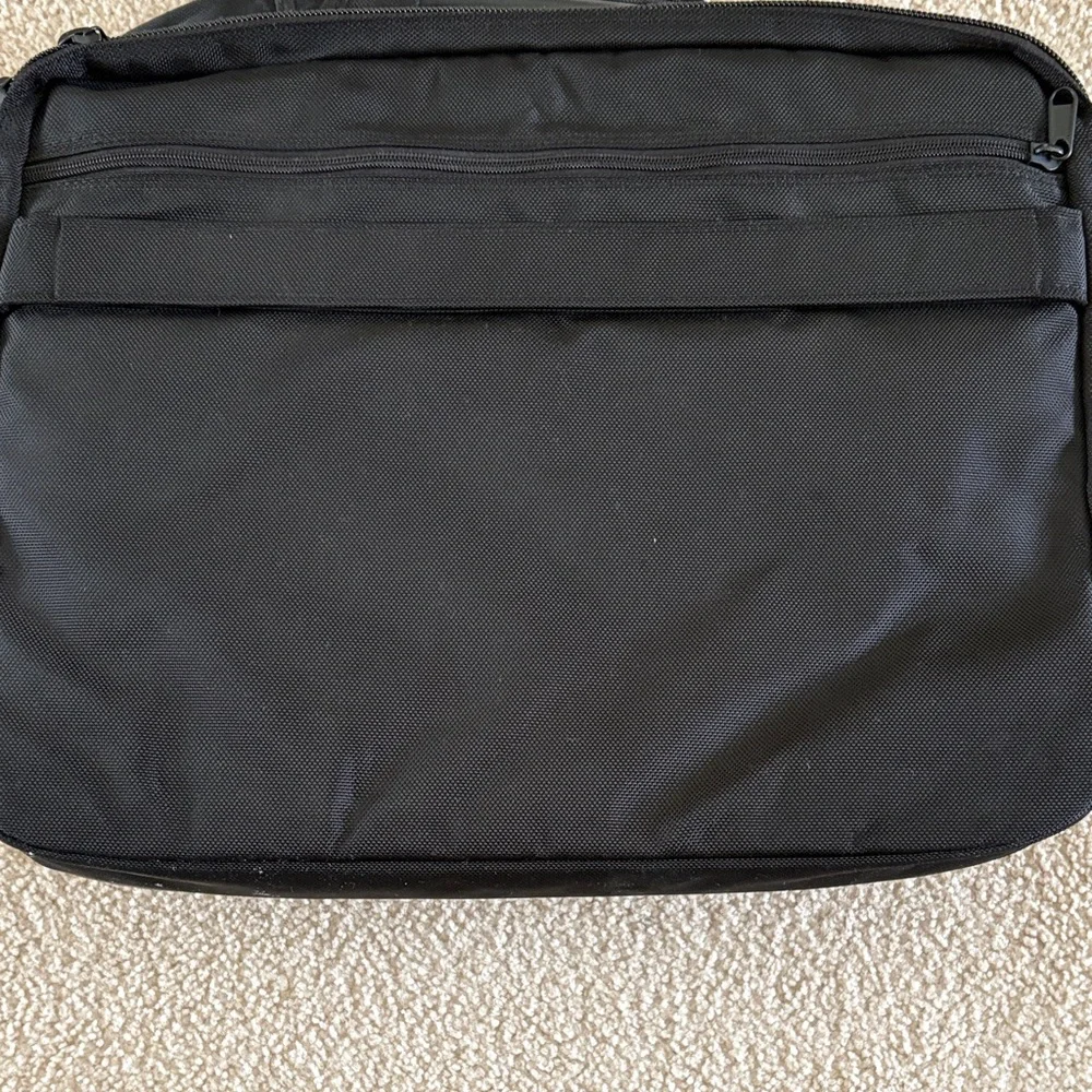 Brenthaven  Black Travel Briefcase with Padded Shoulder Strap